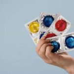 España planea dar condones gratis a los más jóvenes para combatir el aumento de enfermedades